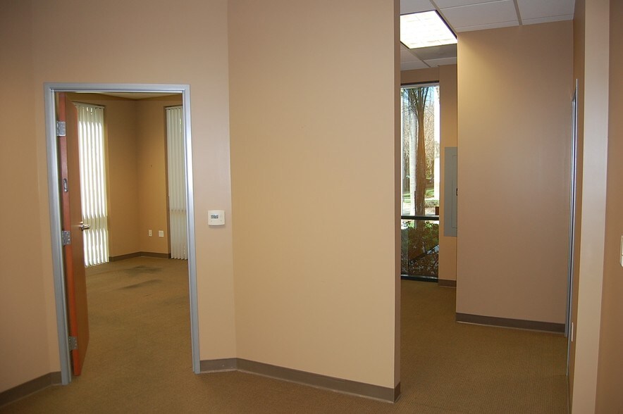 More Photos Of 5864 Owens Ave, Carlsbad Office For Lease