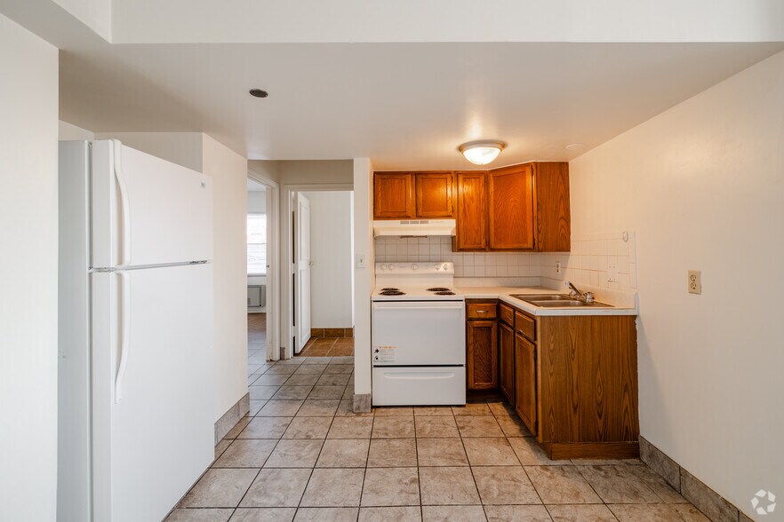 More Photos Of 17 E 2nd Ave, Hutchinson Apartments For Lease
