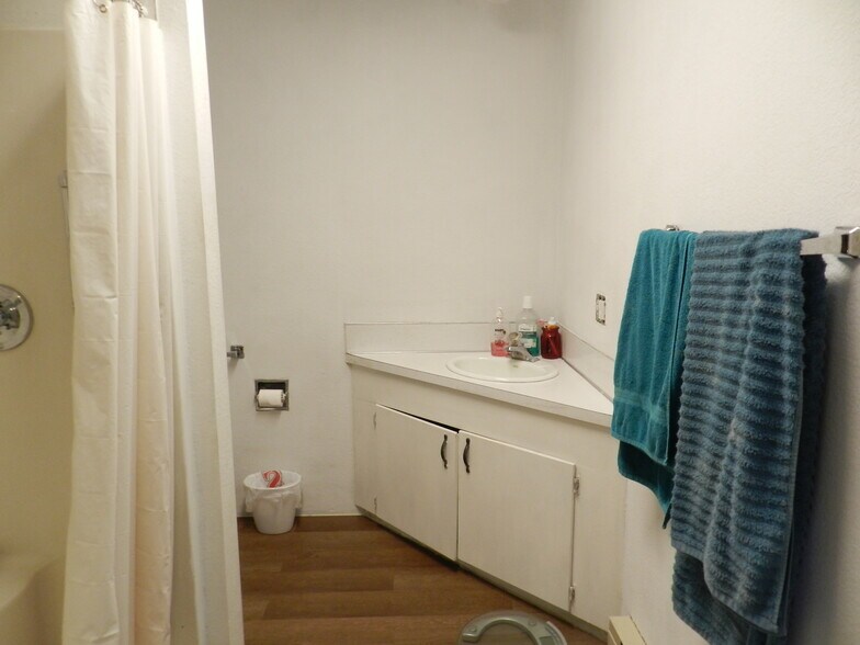 More Photos Of 104 Challis St, Salmon Warehouse For Sale