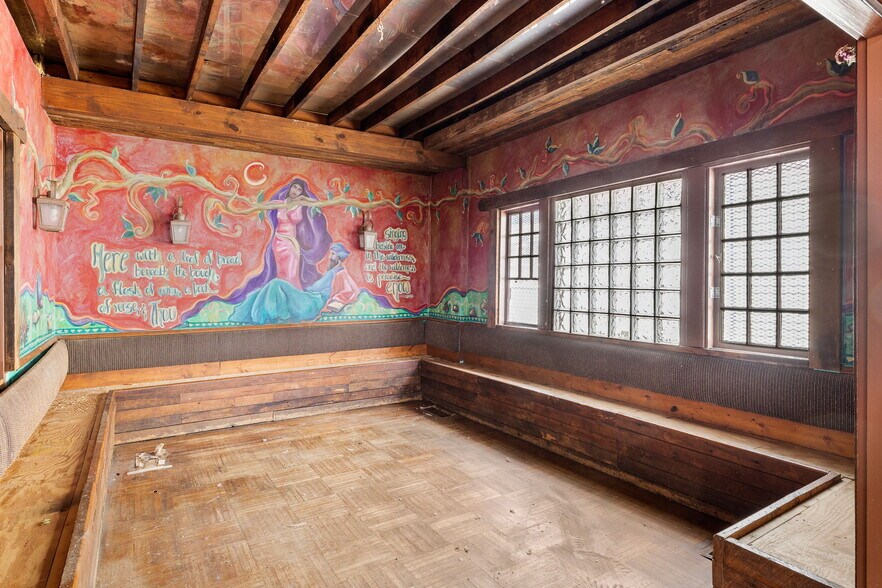 More Photos Of 1043 Greenwood Ave, Atlanta Restaurant For Sale