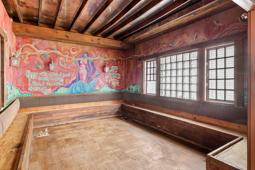 More Photos Of 1043 Greenwood Ave, Atlanta Restaurant For Lease