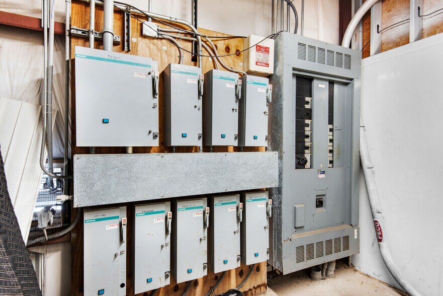 More Photos Of 3061 Gulf Breeze Pky, Gulf Breeze Carwash For Sale