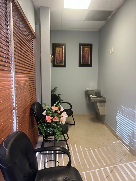 More Photos Of 1757 N University Dr, Pembroke Pines Storefront Retail Office For Lease