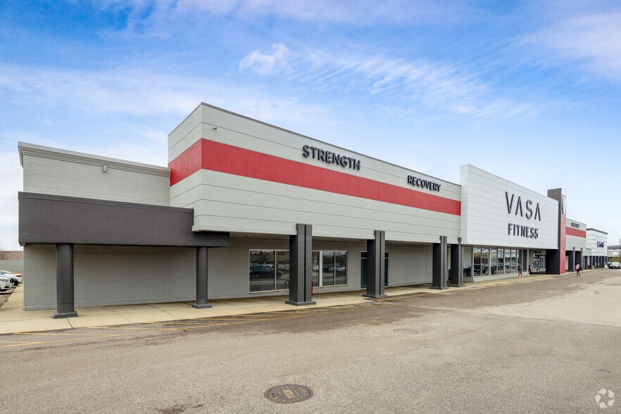 More Photos Of 4125-4193 Dundee Rd, Northbrook Storefront For Lease