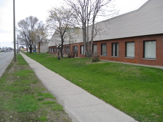 More Photos Of 1531-1553 S Wayne Rd, Westland Storefront For Sale