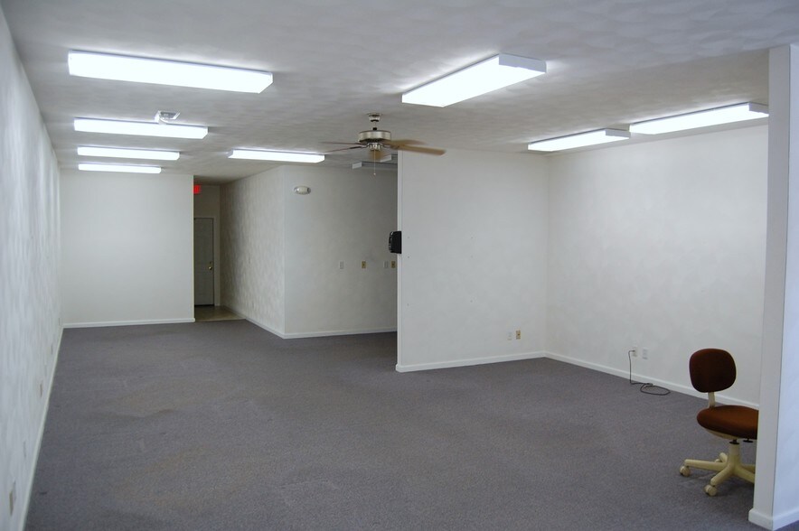 More Photos Of 144 Lincoln Place Ct, Belleville Medical For Sale