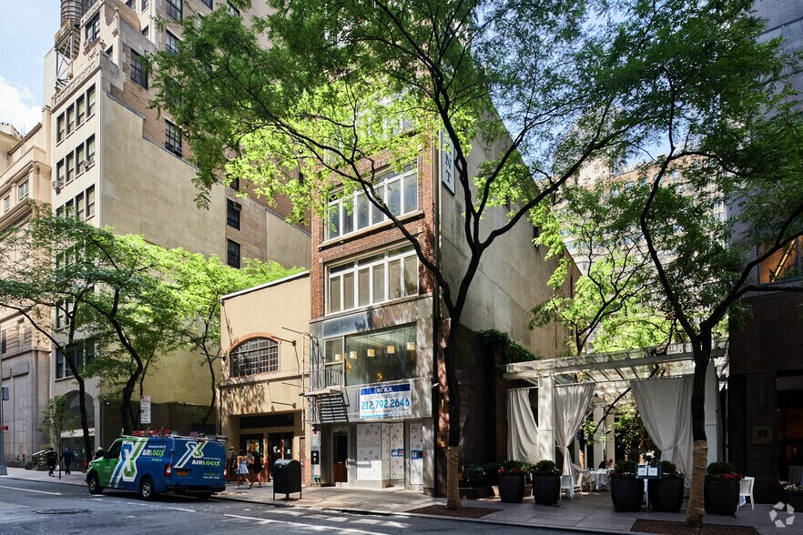 More Photos Of 9 E 53rd St, New York Office For Lease