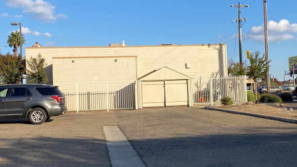 More Photos Of 4005 N Blackstone Ave, Fresno Restaurant For Sale