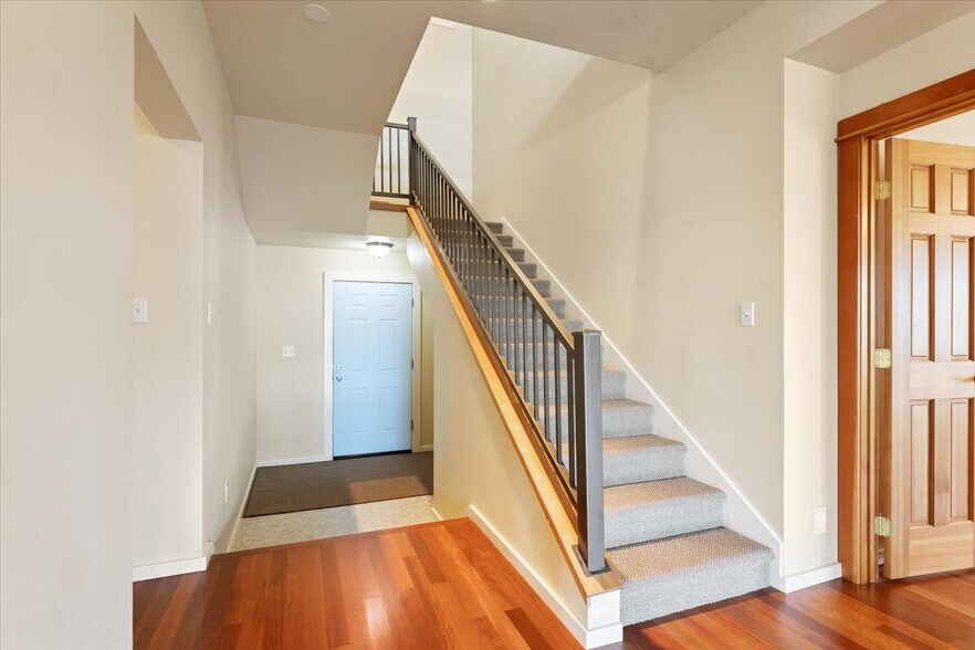 More Photos Of 829 2nd St, Mukilteo Office Residential For Sale