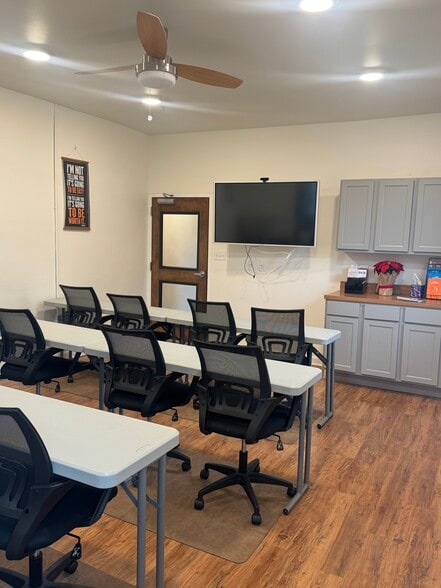 More Photos Of 719 E 10th St, Wilmington Office For Sale