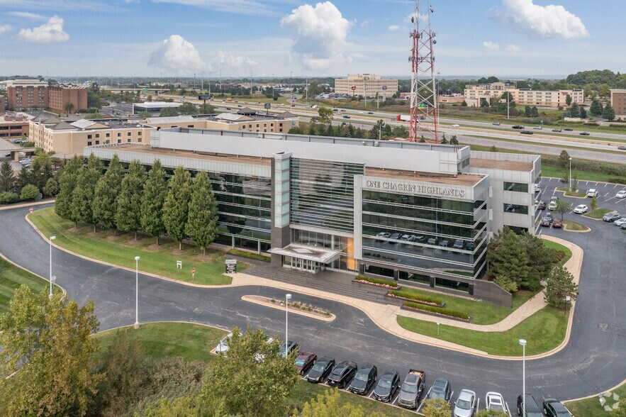 More Photos Of 2000 Auburn Dr, Beachwood Unknown For Lease