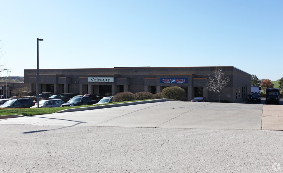 More Photos Of 13605-13617 W 109th St, Lenexa Warehouse For Sale