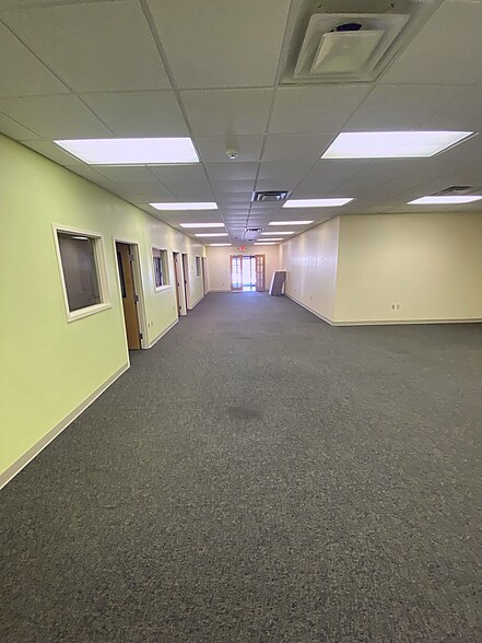More Photos Of 109 Platinum Dr, Bridgeport Office For Lease