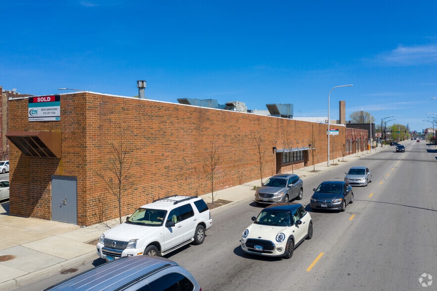 More Photos Of 3220 W Grand Ave, Chicago Restaurant For Lease