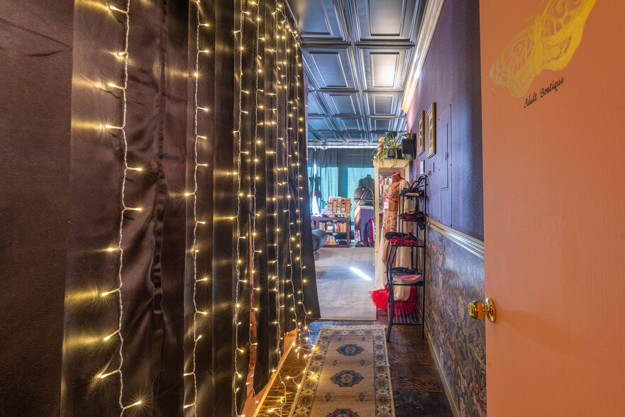 More Photos Of 314-316 Front St, Ketchikan Specialty For Sale