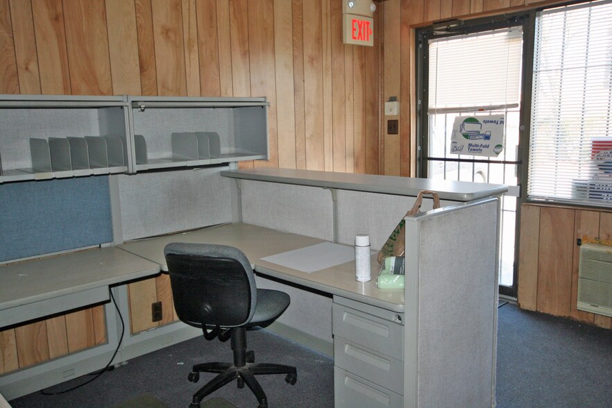 More Photos Of 8411 Old Marlboro Pike, Upper Marlboro Warehouse For Sale