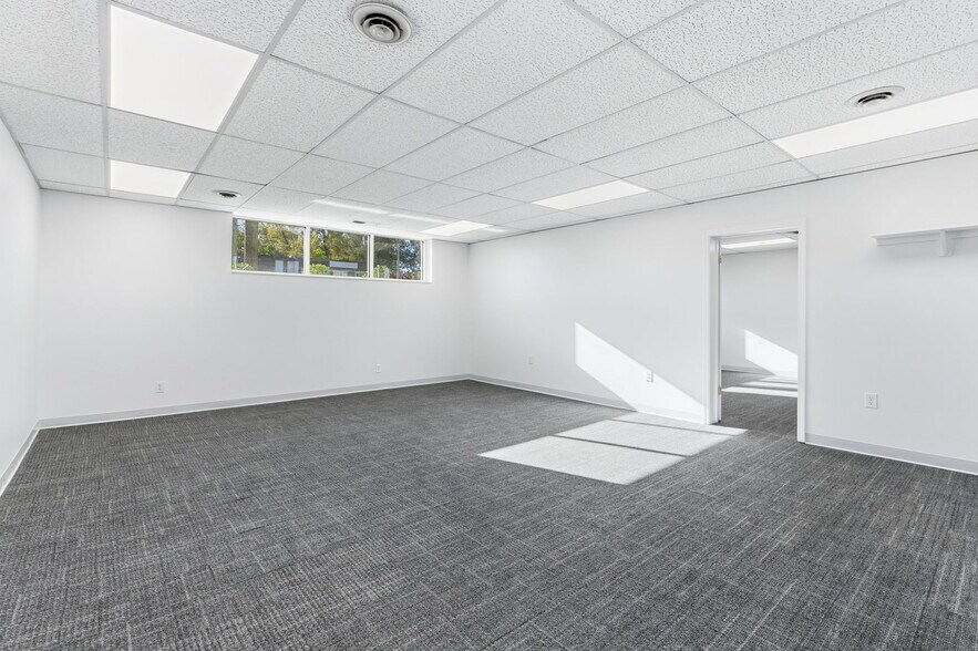 More Photos Of 125 Chenoweth Ln, Louisville Office Residential For Lease