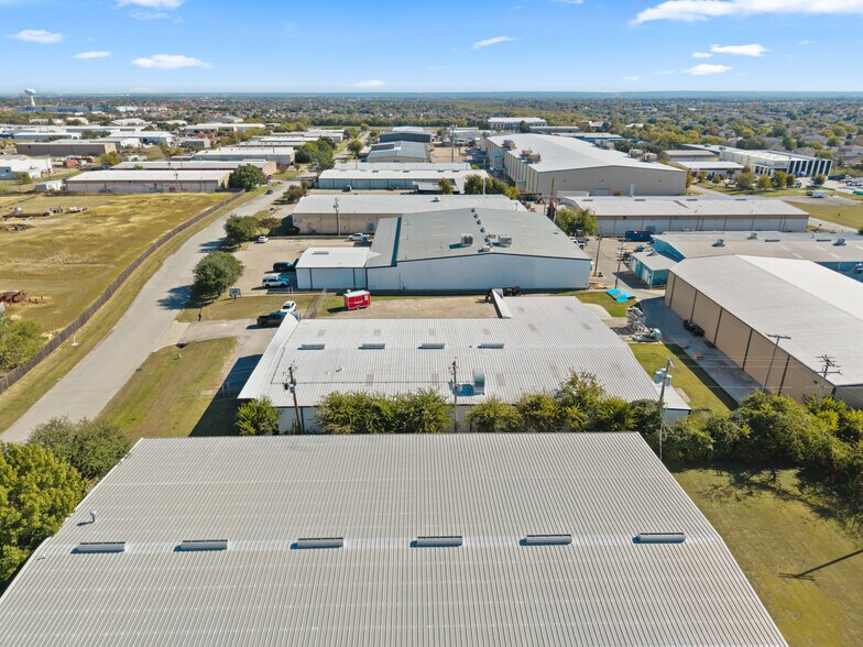 More Photos Of 1200 N Commercial Blvd, Arlington Warehouse For Lease