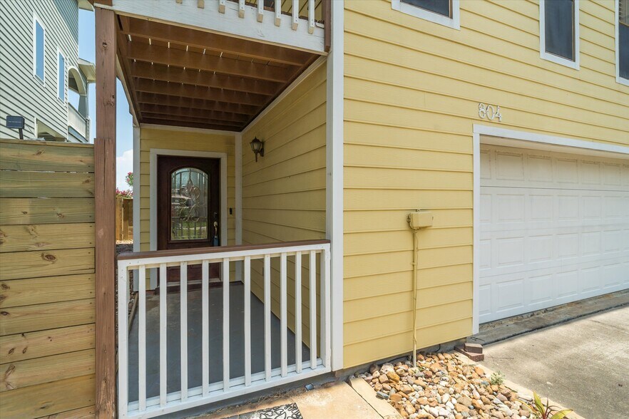 More Photos Of 804 Bay Ave, Kemah Specialty For Sale