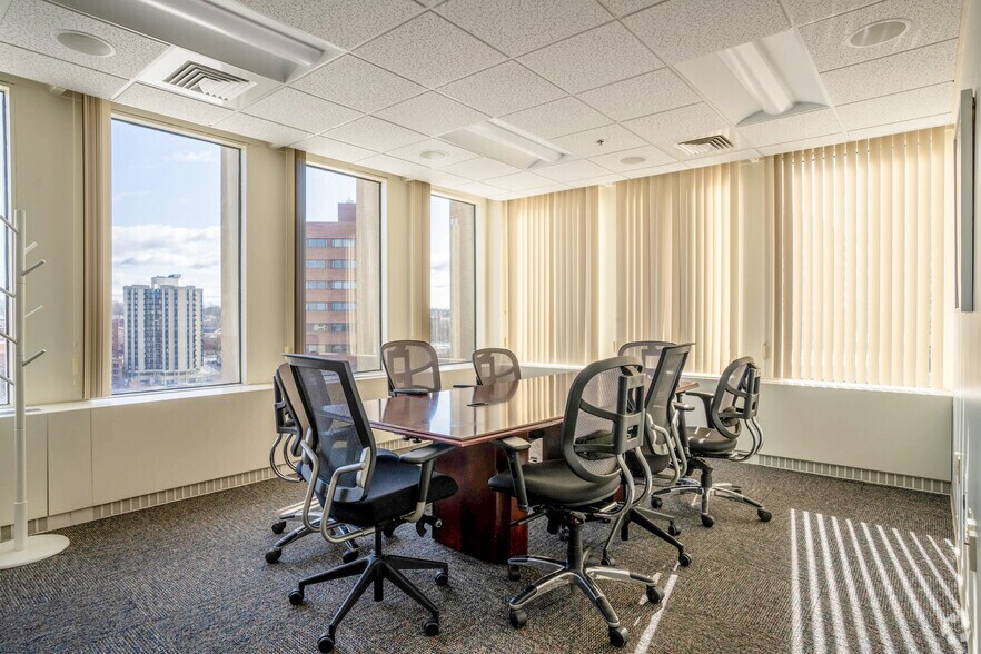 More Photos Of 1500 Main St, Springfield Medical For Lease