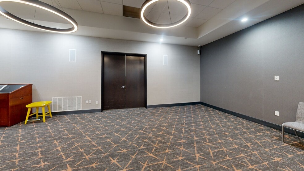 More Photos Of 300 E Central Texas Expy, Killeen Hotel For Sale