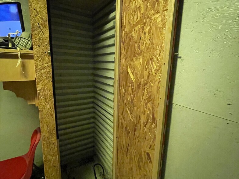 More Photos Of 734 FM 2048, Boyd General Retail For Lease