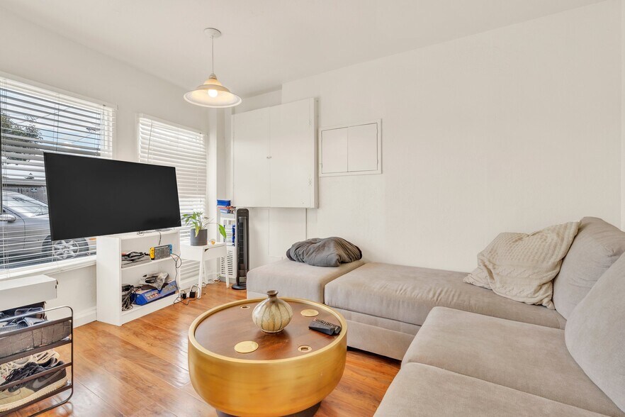 More Photos Of 524-528 1st St, Rodeo Apartments For Sale