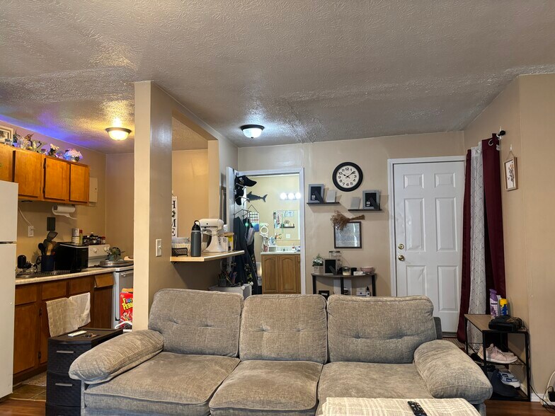 More Photos Of 206 W Main St, Mc Arthur Flex For Sale