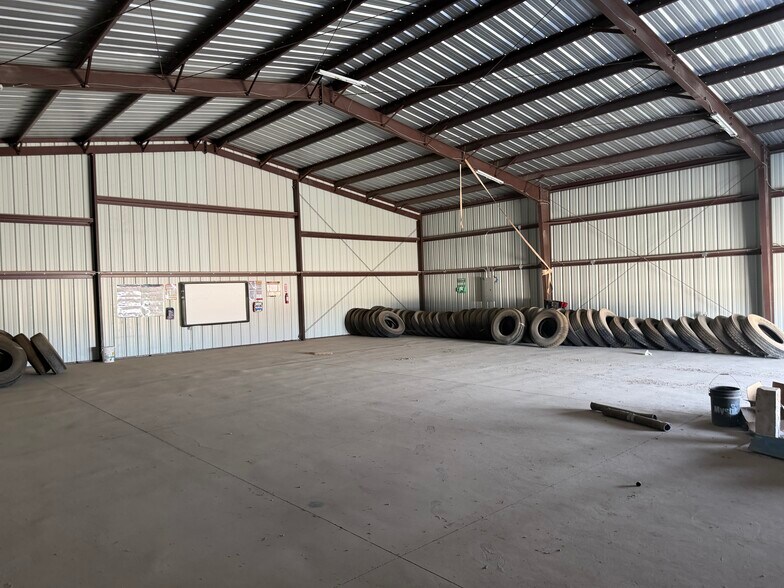 More Photos Of 260 County Road 118, Pecos Warehouse For Lease