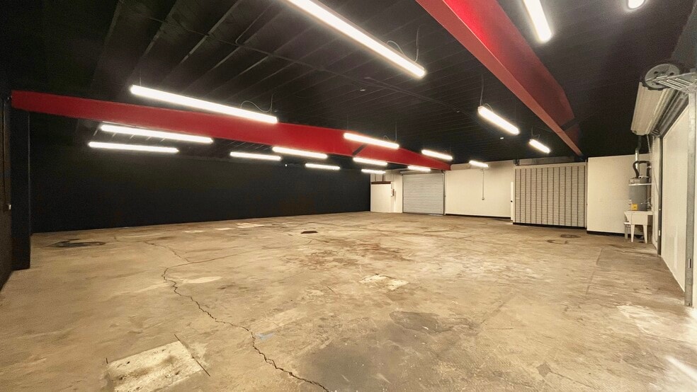 More Photos Of 1618 W 5th St, Santa Ana Showroom For Lease