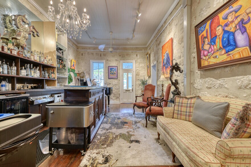 More Photos Of 1102 S Alamo St, San Antonio Storefront Retail Office For Sale