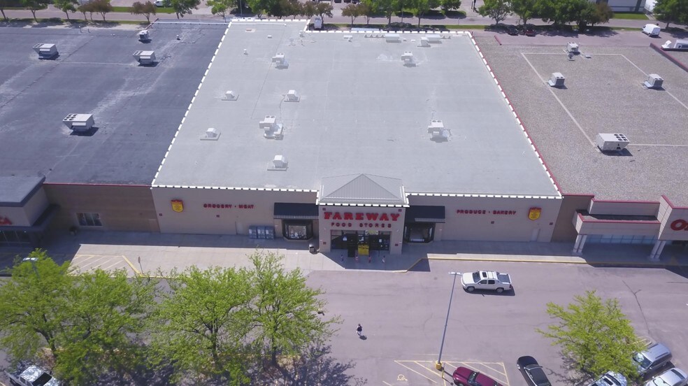 More Photos Of 1431 W 41st St, Sioux Falls General Retail For Sale