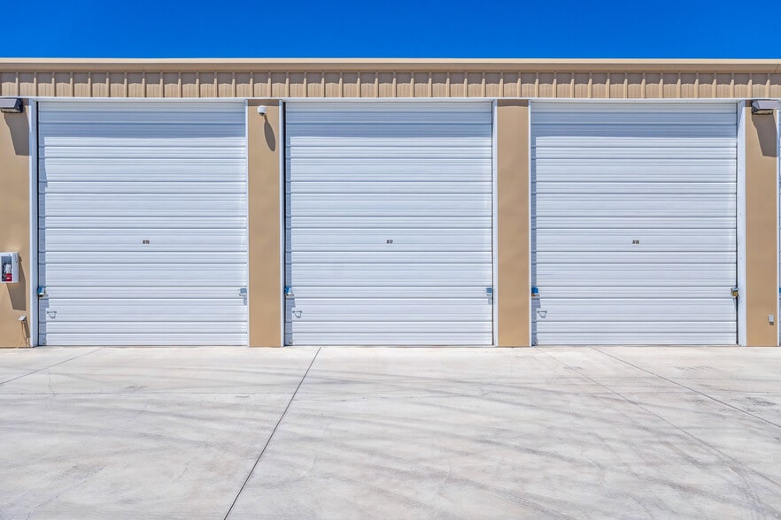 More Photos Of 2485 Adobe Rd, Bullhead City Self Storage For Sale