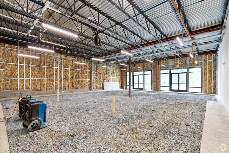 More Photos Of 14119 Travilah Rd, Rockville General Retail For Lease