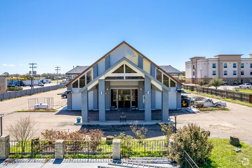 More Photos Of 420 E I-10 Frontage Rd, Flatonia Hotel For Sale