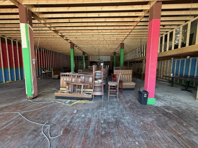 More Photos Of 235 S Cedar Ave, South Pittsburg Flex For Sale