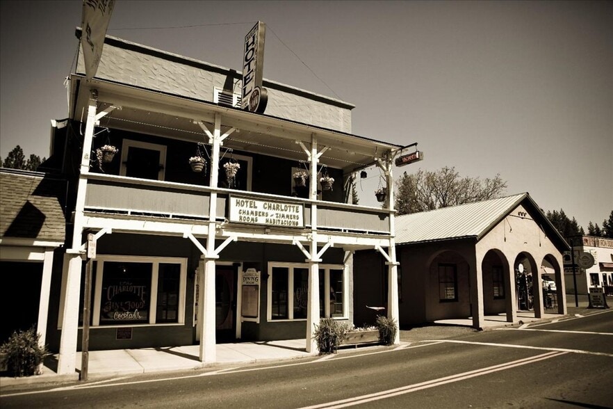 More Photos Of 18736 Main St, Groveland Hotel For Sale