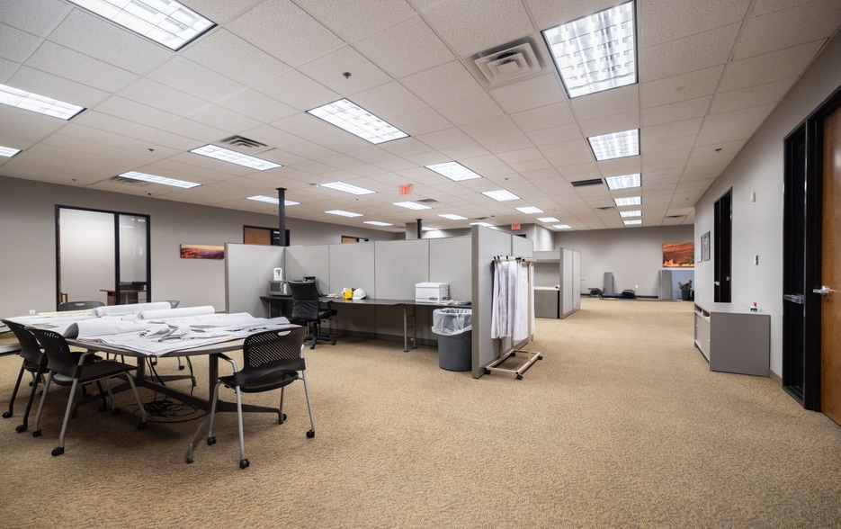 More Photos Of 2065 W Obispo Ave, Gilbert Light Distribution For Sale