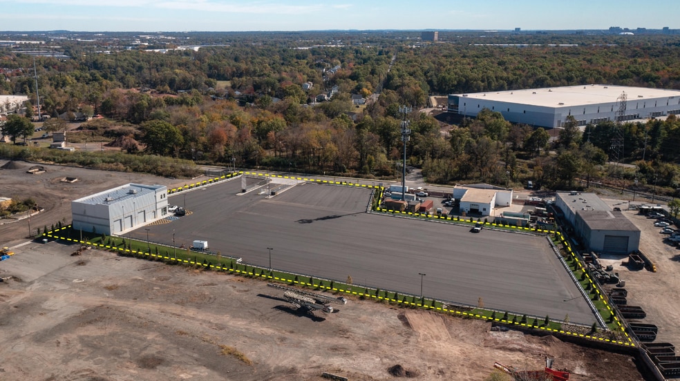 More Photos Of 166 Baekeland Ave, Middlesex Industrial For Lease