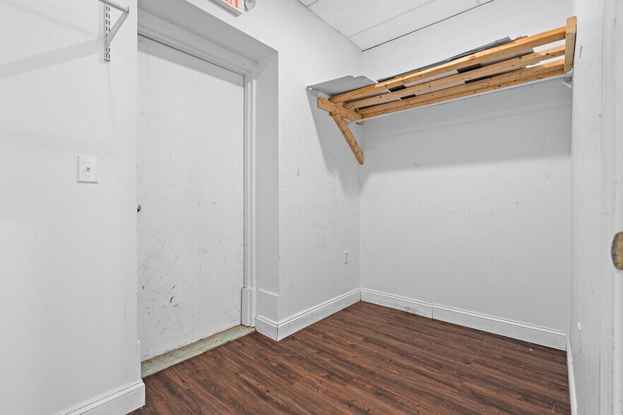 More Photos Of 730 Boston Post Rd, Sudbury Unknown For Lease