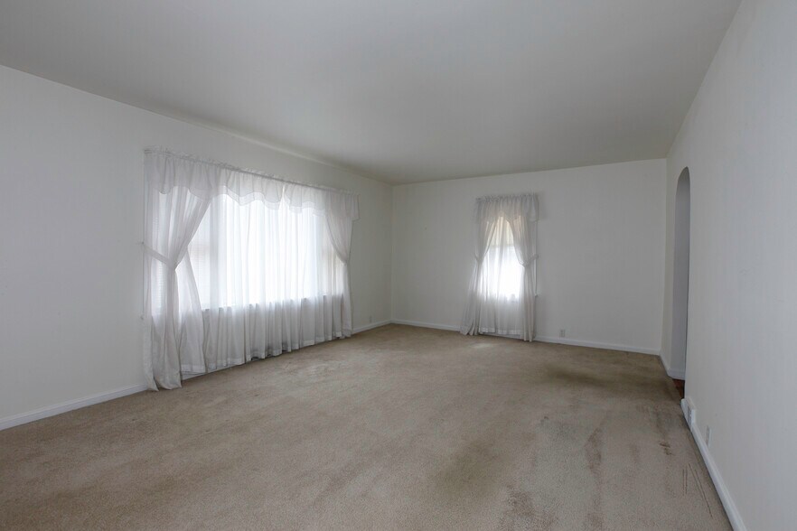 More Photos Of 30 Cooper Ave, Marlton Freestanding For Sale