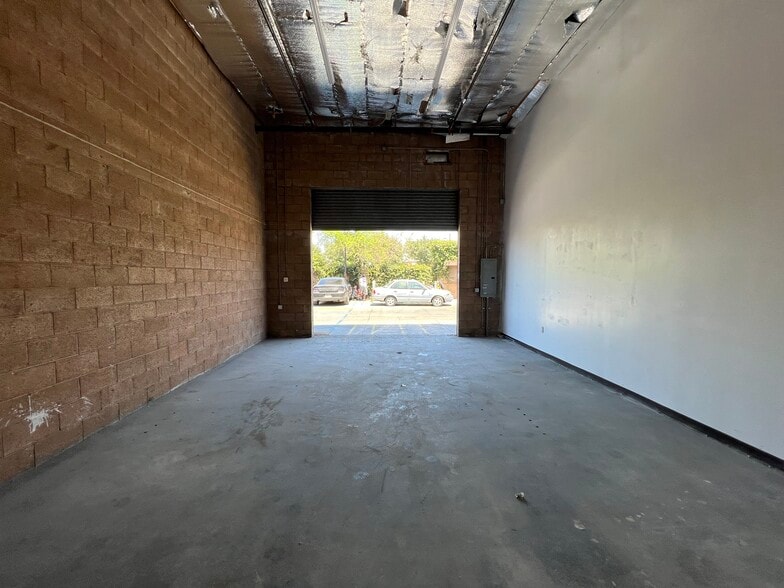 More Photos Of 1823 E Vernon Ave, Los Angeles Service For Lease