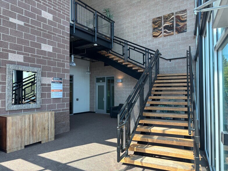 More Photos Of 991 Southpark Dr, Littleton Medical For Lease