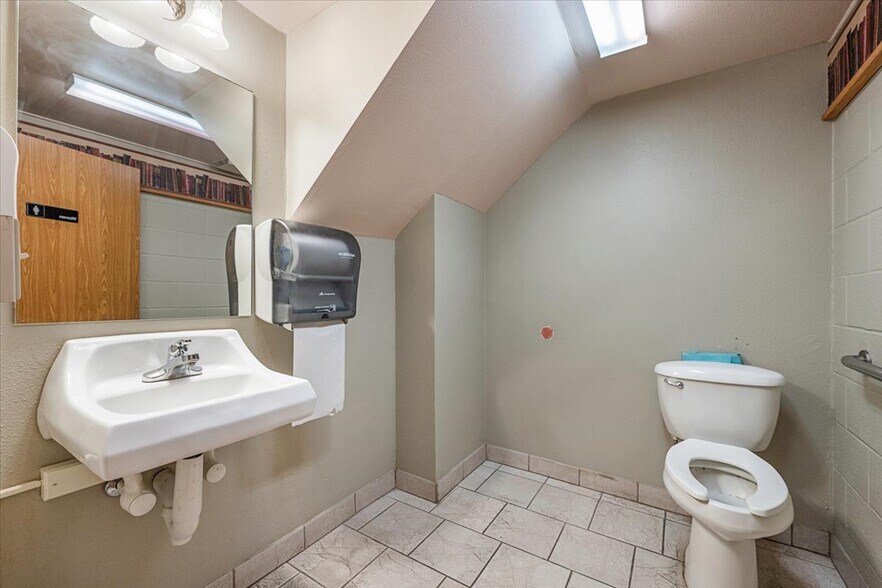 More Photos Of 87 Sherman St, Deadwood Restaurant For Lease