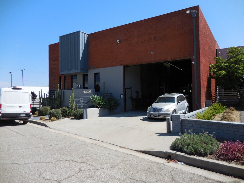 More Photos Of 1206-1210 W Jon St, Torrance Warehouse For Sale
