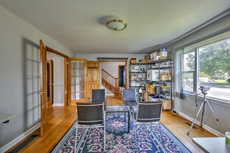 More Photos Of 719 Coshocton Ave, Mount Vernon Office For Sale