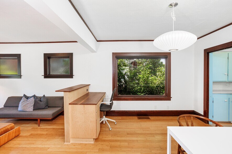 More Photos Of 2105 SE Ochoco St, Portland Office For Sale