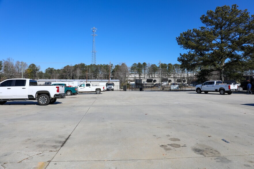 More Photos Of 1585 Roadhaven Dr, Stone Mountain Warehouse For Lease