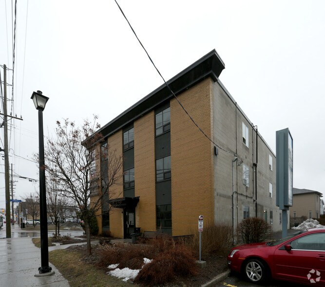 More Photos Of 376 Churchill Ave, Ottawa Office For Lease