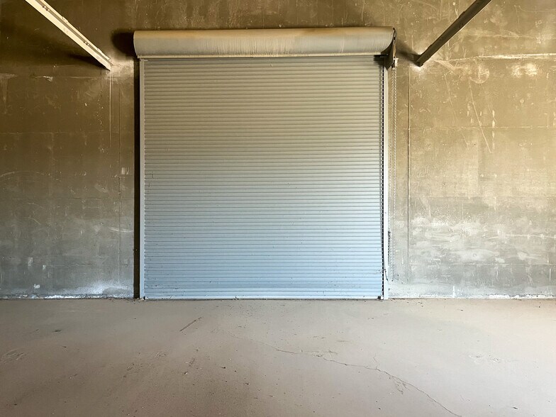 More Photos Of 2 S Maine Ave, Hawthorne Warehouse For Lease